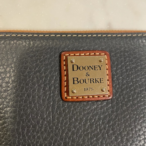 SOLD-Dooney & Bourke Wallet/Wristlet - Picture 3 of 4